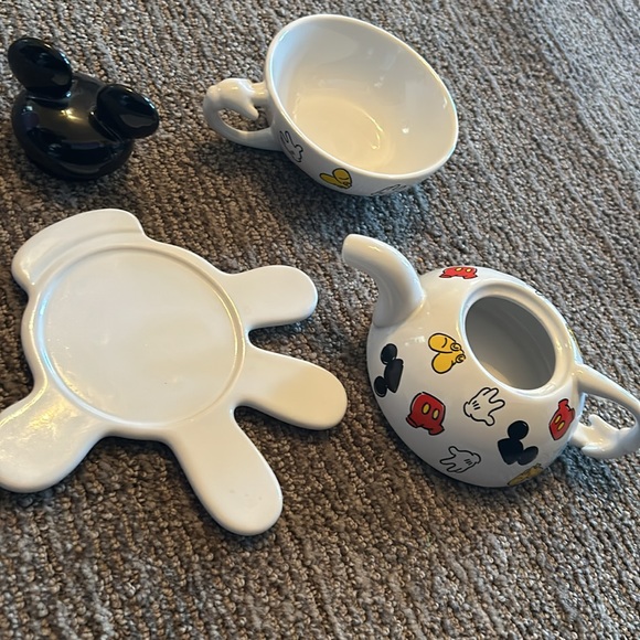 Walt Disney Mickey Mouse Tea Cup and Saucer - Picture 4 of 13